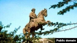 የምኒልክ ሃውልት