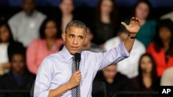 2015年2月6日奥巴马总统在印第安纳波利斯一所社区大学中演讲后回答听众的问题。