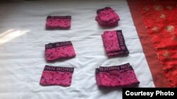 이달 초 평양 시민들에게 직접 속옷을 전달한 스웨덴 속옷회사 비외른 보리(Björn Borg)사가 평양의 한 호텔방에서 속옷 사진을 웹사이트에 게재했다.