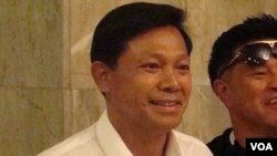 Former police general Pongsaphat Pongchareon is running for governor of Thailand's capital, Bangkok, Feb. 26, 2013. (R. Corben/VOA)