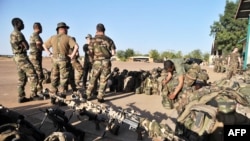 French soldiers from the 2nd RIMA (French Navy Infantry Regiment), arriving from France, prepare at the 101 military airbase near Bamako, January 14, 2013.