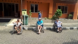 Kegiatan berjemur di Balai Lansia Budhi Dharma, Bekasi. (Foto: Kepala Balai Lansia/Pujiyanto)