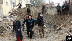 باشنده‌گان رمادی از برگشت به شهر منع شده اند، زیرا داعشیان هزاران ساختمان را در شهر ماین گذاری کرده اند