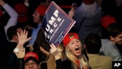 Une militante de Trump exprime sa joie lors de l'élection de Donald Trump, à New York, le 9 novembre 2016.