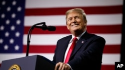 美国总统川普在佛罗里达州坦帕的一个集会上讲话。（2018年7月31日）