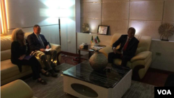 በኢትዮጵያ የዩናይትድ ስቴትስ አምባሳደር ማይክ ራይነር፣ የሶማሌ ክልል ፕሬዚዳንት ሙስጣፋ ሞሐመድ