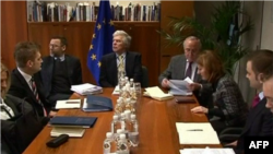 Hòa Thượng Thích Quảng Đức, 73 tuổi, tự thiêu trước mắt hằng ngàn người tại một góc phố ở Sài Gòn, Việt Nam. Trước đó, ông đã loan báo là sẽ cúng dường để phản đối chính quyền Ngô Đình Diệm ngược đãi Phật giáo, 11 tháng Sáu năm 1963 (AP)