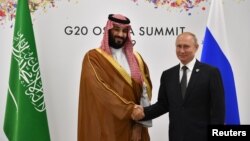 Vladimir Putin se rukuje Muhamedom bin Salman na samitu G20 u Japanu, 29. juni 2019.