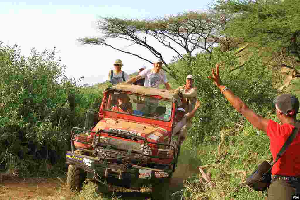 Competitors from Car 54, the Danish team, make a triumphant entry into a checkpoint as fans welcome them, June 2, 2012. (VOA/Jill Craig)
