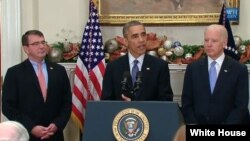 Presiden Obama didampingi Wapres Joe Biden mengumumkan Ashton Carter (kiri), sebagai calon Menteri Pertahanan AS yang baru. 