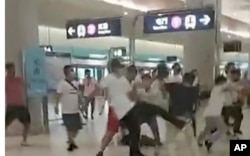 资料照片：元朗西铁站721事件发生时的视频截图。(2019年7月21日)