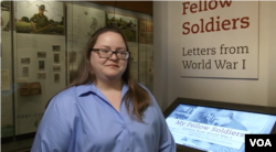 لین هایدل با» متصدی موزه پست اسمیت سونین«