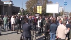 Ankara Garı'nda Ölen 103 Kişi Karanfillerle Anıldı