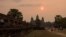 រូបឯកសារ៖ ថ្ងៃ​រះ​ពី​លើ​ប្រាសាទ​អង្គរវត្ត ដែល​ជា​ប្រាសាទ​​បុរាណ​ដ៏​ល្បីល្បាញ​មួយ​របស់​កម្ពុជា​​។ ថតនៅ​​​ថ្ងៃ​សៅរ៍​ទី​២១ ខែ​មីនា ឆ្នាំ​២០១៥។ ​(នៅ ពៅលក្ខិណា/VOA)