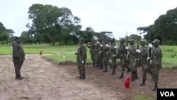 Rais wa Msumbiji Filipe Nyusi alipotembelea vikosi vya jeshi huko Cabo Delgado.