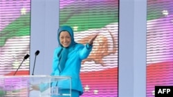 مریم رجوی، رهبر گروه مجاهدین خلق ایران در فرانسه به سر می برد.