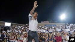 23일 미국 덴버주 데블린 고등학교에서 유세 중인 미트 롬니 공화당 대통령 후보.