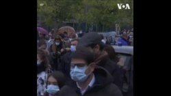 数千法国人参加悼念被斩首教师帕蒂的游行活动