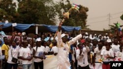 Wafuasi wa Rais Faustin Archange Touadera wakikusanyika wakati wa ufunguzi wa kampeni yake ya kinyang'anyiro cha uchaguzi wa rais Bangui, Disemba 12, 2020.