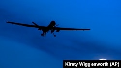 미군 프레데터 공격 무인기가 지난 2010년 1월 아프라니스탄 칸다하르 공항에서 이륙하고 있다. (자료사진)