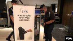工程人员对香格里拉对话会安检设备做测试（美国之音黎堡2019年5月30日摄）