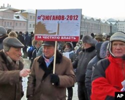 2月4日莫斯科反政府游行中共产党领袖久加诺夫的支持者