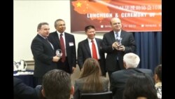 国会议员为美人权组织十周年庆生