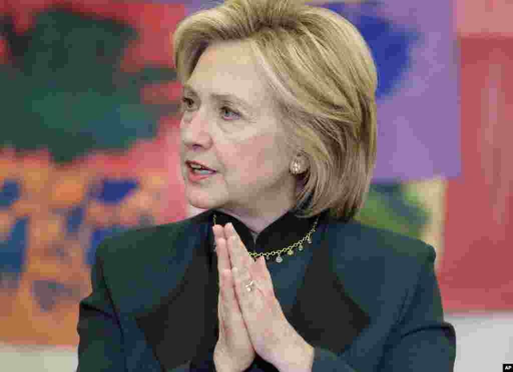 Demokrat partiyasından ABŞ prezidentliyinə namizədləyini irəli sürmüş keçmiş Dövlət katibi və birinci xanım Hillari Klinton.