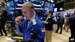  هر بشکه نفت خام سبک شیرین برای تحویل در ماه مه، به قیمت ۳۸.۵۳ دلار معامله شد