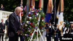 Prezidaantii Yunaayitid Isteetis Joo Baayiden bakka awwaalchaa Arlington National Cemetery jedhamutti 