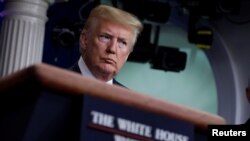 特朗普总统在华盛顿举行的冠状病毒应对每日简报会上 。（2020年4月10日）