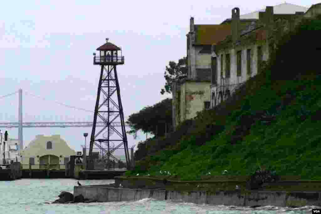 岛上一角的瞭望台（美国之音国符拍摄）