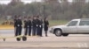 美国退伍军人节前韩战老兵遗骸返回家乡