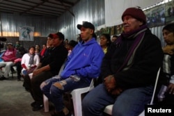 Migrantes varados en México esperan su turno para solicitar asilo en EE.UU.