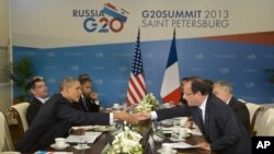 سران آمریکا و فرانسه در نشست پیشین بیست کشور بزرگ صنعتی جهان در سن پترزبورگ روسیه دیده می شوند - ششم سپتامبر ۲۰۱۳