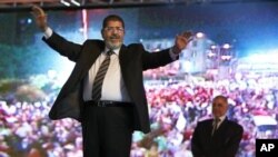 Mohammed Morsi saat melakukan kampanye pilpres di Kairo (foto: dok). Kandidat Presiden dari kelompok Ikhwanul Muslimin ini resmi dinyatakan sebagai pemenang pemilihan Presiden Mesir putaran kedua.