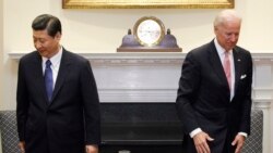 资料照片：时任美国副总统拜登在白宫接待到访的时任中国国家副主席习近平。(2012年2月14日)