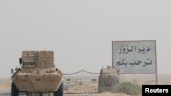 叙利亚路边的广告牌欢迎代尔祖尔居民回城。（2017年9月20日）