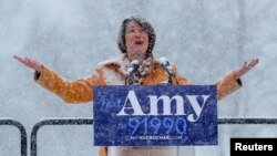 U.S. Senator Amy Klobuchar gestures skyward as she announces her candidacy for the 2020 Democratic presidential nomination in Minneapolis, Minnesota, U.S., February 10, 2019. 