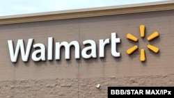 រូបឯកសារ៖ ស្លាកសញ្ញា​នៃមហា​ក្រុមហ៊ុន​ហាង​លក់​ទំនិញ Walmart។
