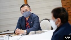 In this handout photo taken on Aug. 24, 2021 and received on Aug. 25 from the Presidential Photo Division (PPD), Senator Christopher Lawrence 'Bong' Go (L) listens to Philippine President Duterte (R). (AFP photo/Presidential Photo Division/King Rodrigues)