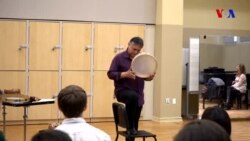 Azərbaycan qavalı çalan Amerikalı musiqiçi