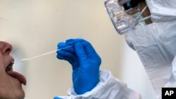 Mgonjwa akipimwa virusi vya Corona