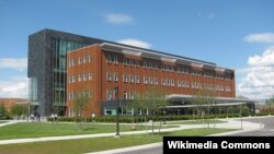 نمایی از ساختمان دانشگاه میشیگان مرکزی واقع در «مانت پلزنت» حدود ۱۱۰ کیلومتری شمال «لنیسنگ» در ایالت میشیگان - آرشیو