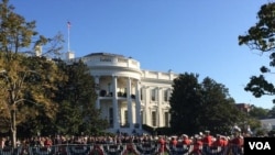 Sekitar 15 ribu tamu undangan ikut menghadiri acara penyambutan Paus Fransiskus di halaman Gedung Putih hari Rabu (23/9).