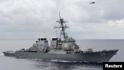 미 해군 소속 커티스윌버 유도미사일 구축함.
