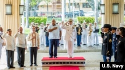 菲律宾一个高级代表团2018年5月18日在美军太平洋司令部访问（美国海军）