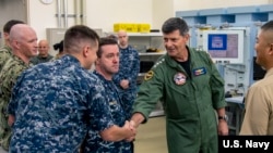 莫兰上将2018年9月12日访问日本岩国美军基地（美国海军照片）