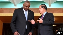 美国国防部长奥斯汀在金边同柬埔寨参议院主席洪森举行会晤。（2024年6月4日）