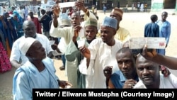 Yan Jam'iyyar APC a yayin da suke kada kuri'ar tsayar da yan takarar gwamna a Borno